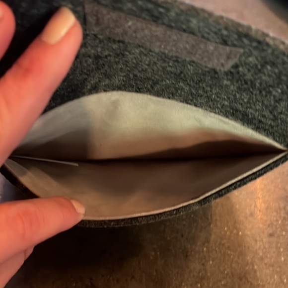 Moko Tablet e-reader Sleeve- Gray felt fabric 6.5 “x 7” interior pocket NEW! - Picture 4 of 5